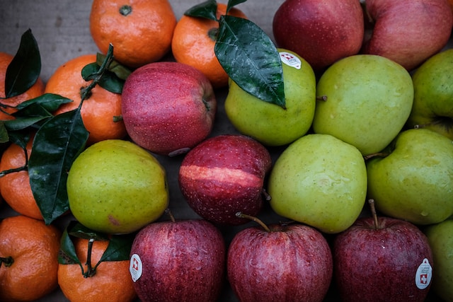 Green and red apples