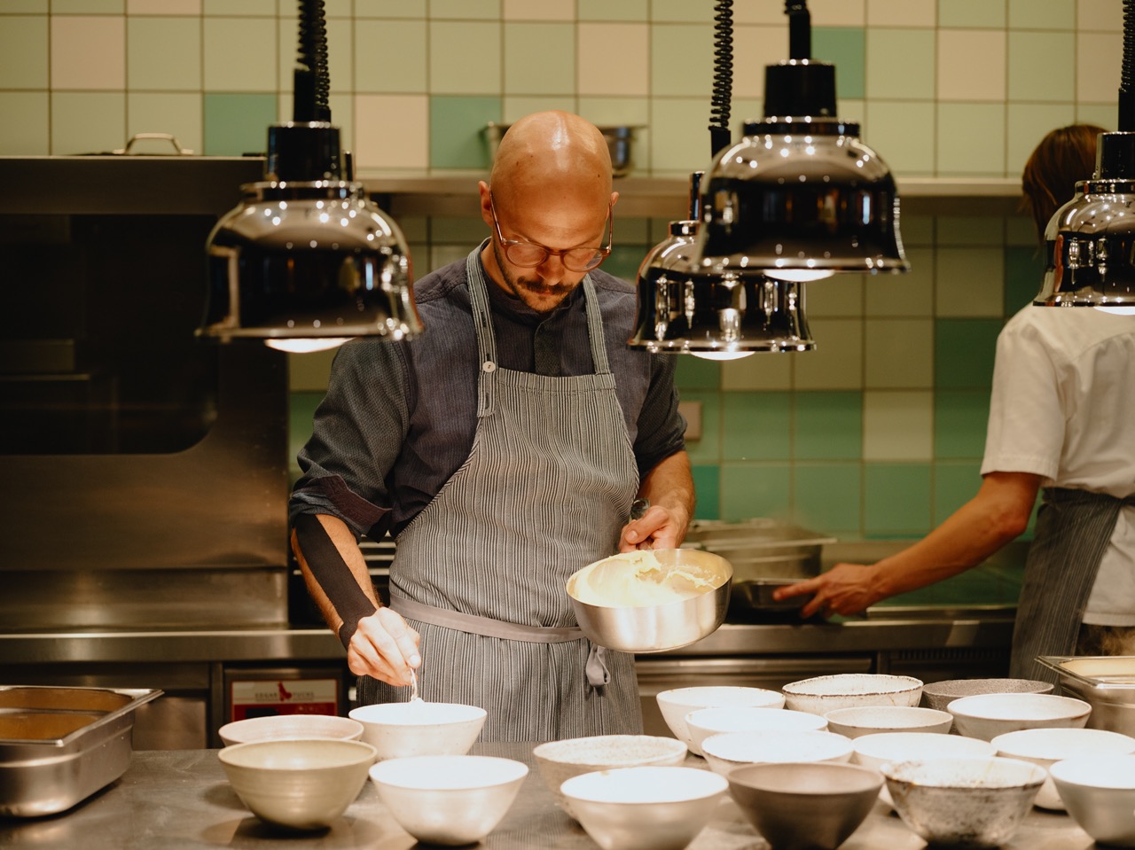 Micha Schaefer plating up food at Nobelhart & Schmutzig, Berlin