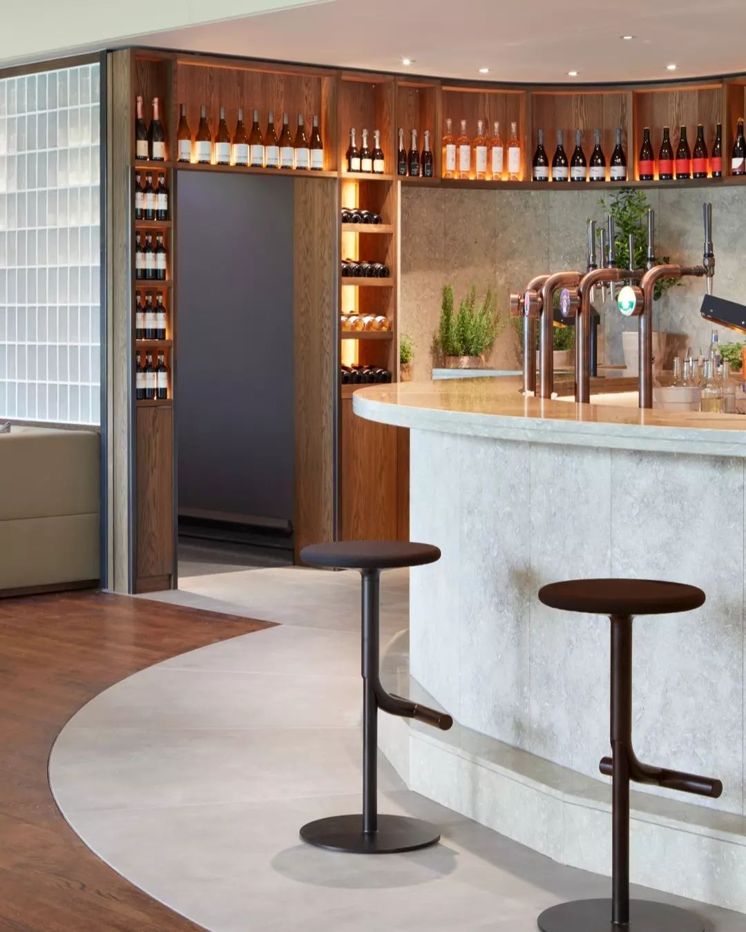 TATE CORNER BAR with rounded counter
