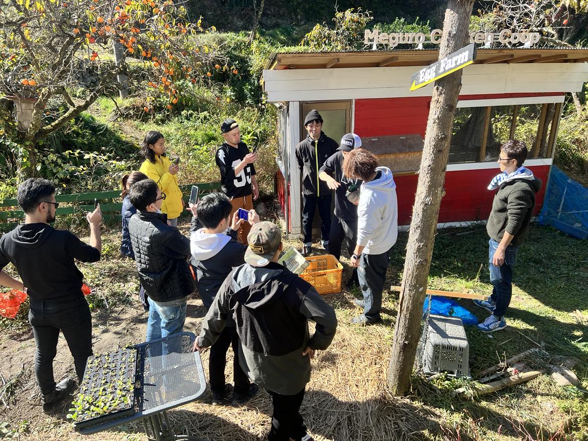 Pizzeria Gtalia Da Filippo employees outside on a sunny farm