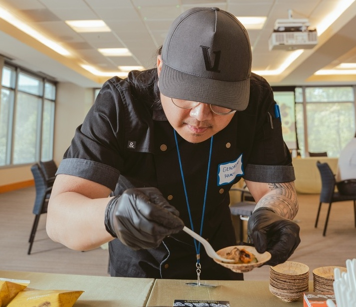 Chef Geronimo Ramos III plating up food