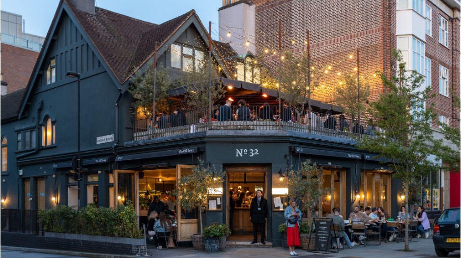 Darwin And Wallace restaurant exterior